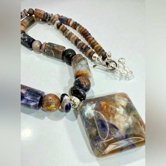 Vintage Retired Jay King Pink Cedar Stone Necklace – South African Mine Find - Picture 12 of 17